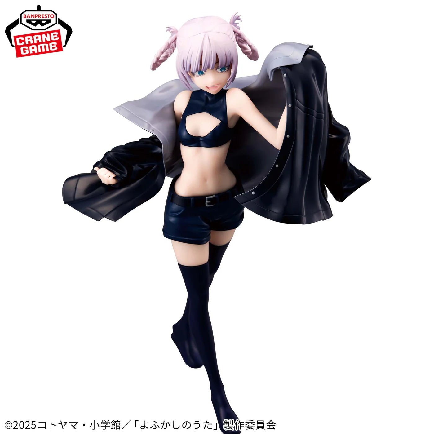 Estatua de Nazuna Nanakusa de Call of the Night, 22 cm, con cabello rosa, top negro, shorts y chaqueta oscura.