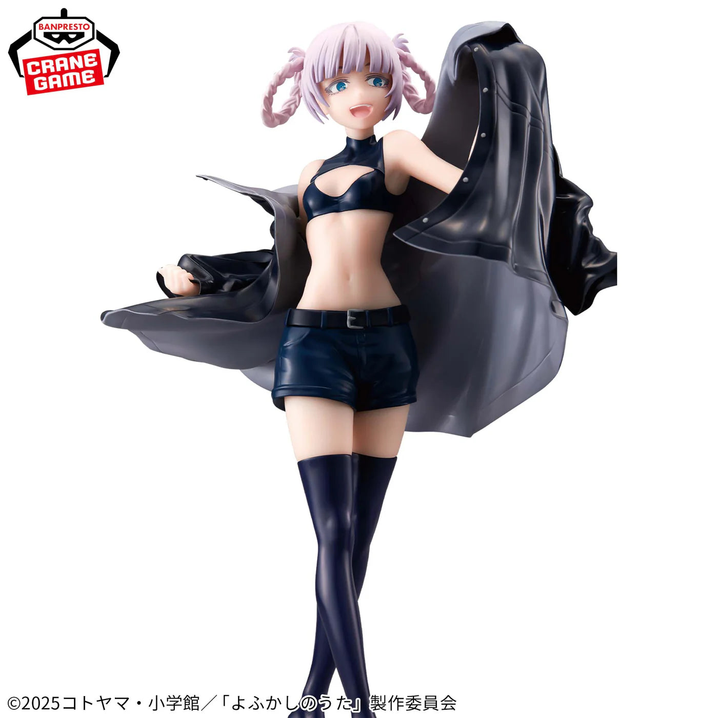Estatua de Nazuna Nanakusa de Call of the Night, 22 cm, con top negro, shorts y chaqueta oscura.