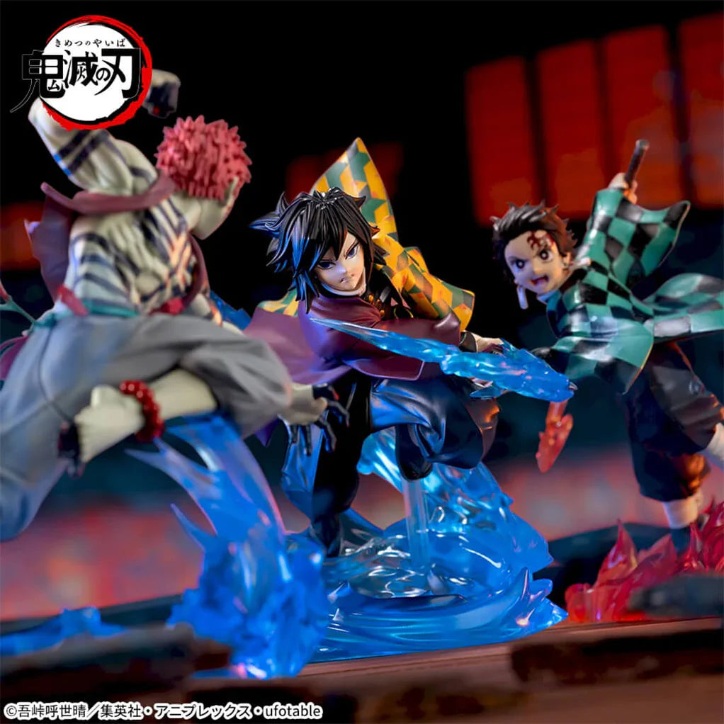 Estatua de Giyu Tomioka de Demon Slayer, 14,5 cm, en pose dinámica de combate con efectos de agua azul.