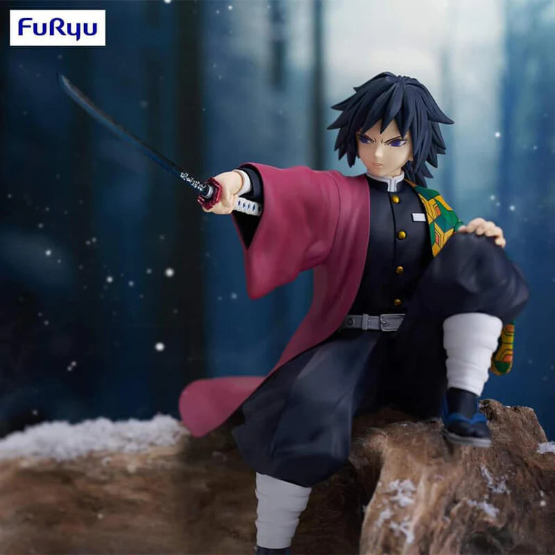 Estatua de Giyu Tomioka Noodle Stopper de Demon Slayer, sentado, con kimono rojo y verde, y espada.