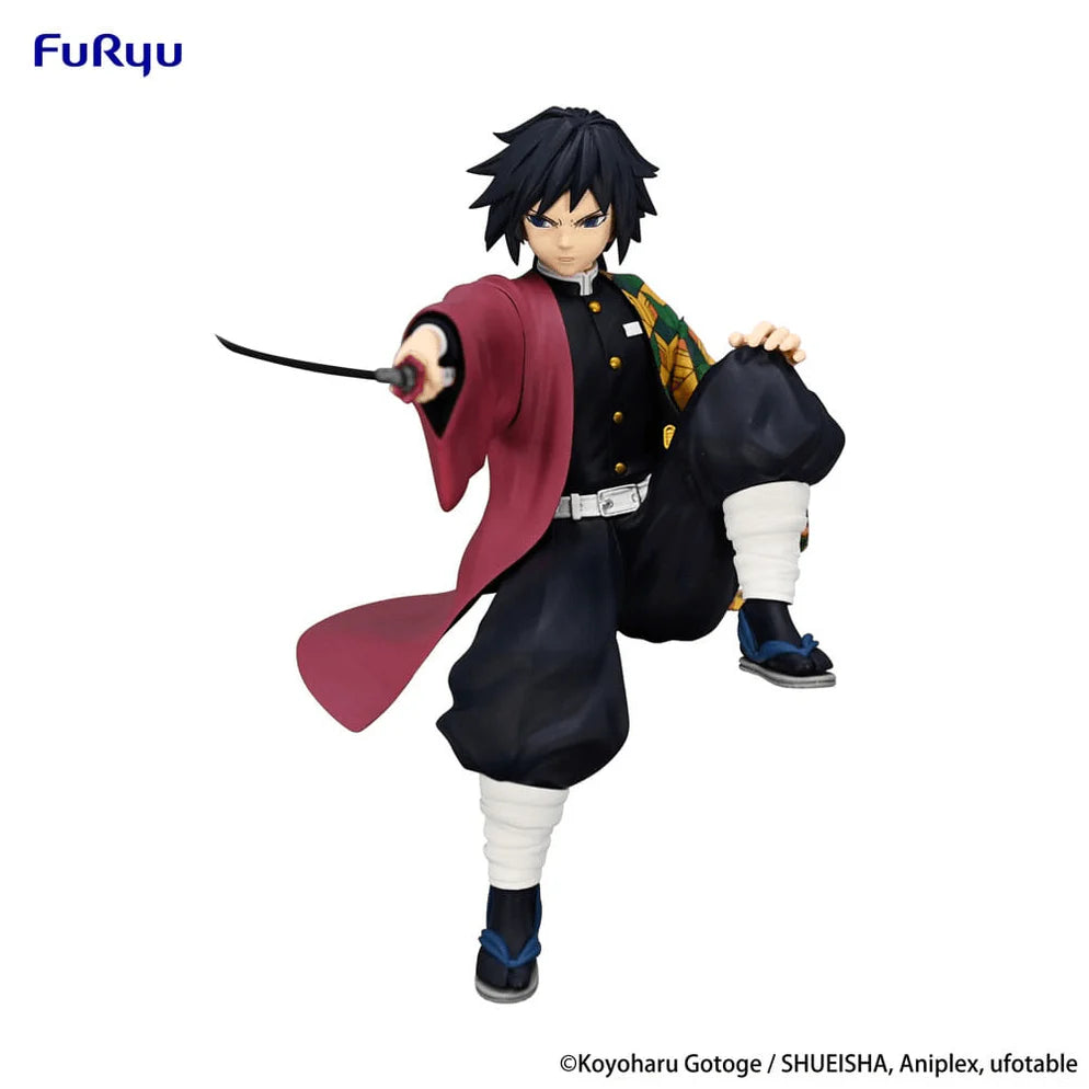 Figura de Giyu Tomioka de Demon Slayer, 14 cm, con kimono rojo y haori verde/amarillo, en pose de combate.