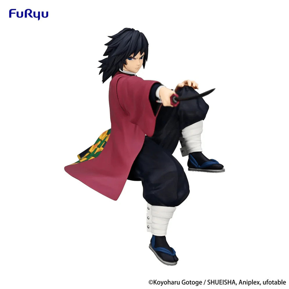 Figura de Giyu Tomioka Noodle Stopper de Demon Slayer, 14 cm, sentado, con haori rojo y negro.