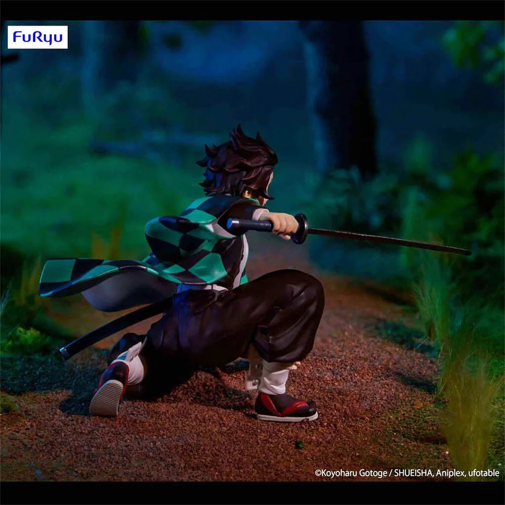 Estatua FuRyu de Tanjiro Kamado, Demon Slayer, agachado con katana, uniforme verde y negro, 9.5 cm.