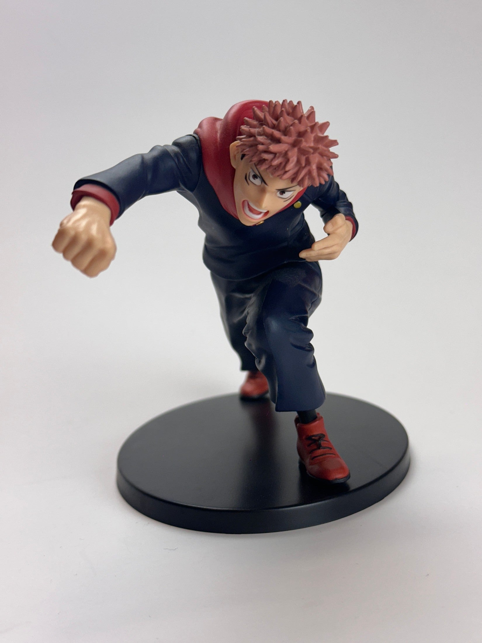 FIGURA JUJUTSU KAISEN YUJI ITADORI MUY BUEN ESTADO Banpresto Otaku Village