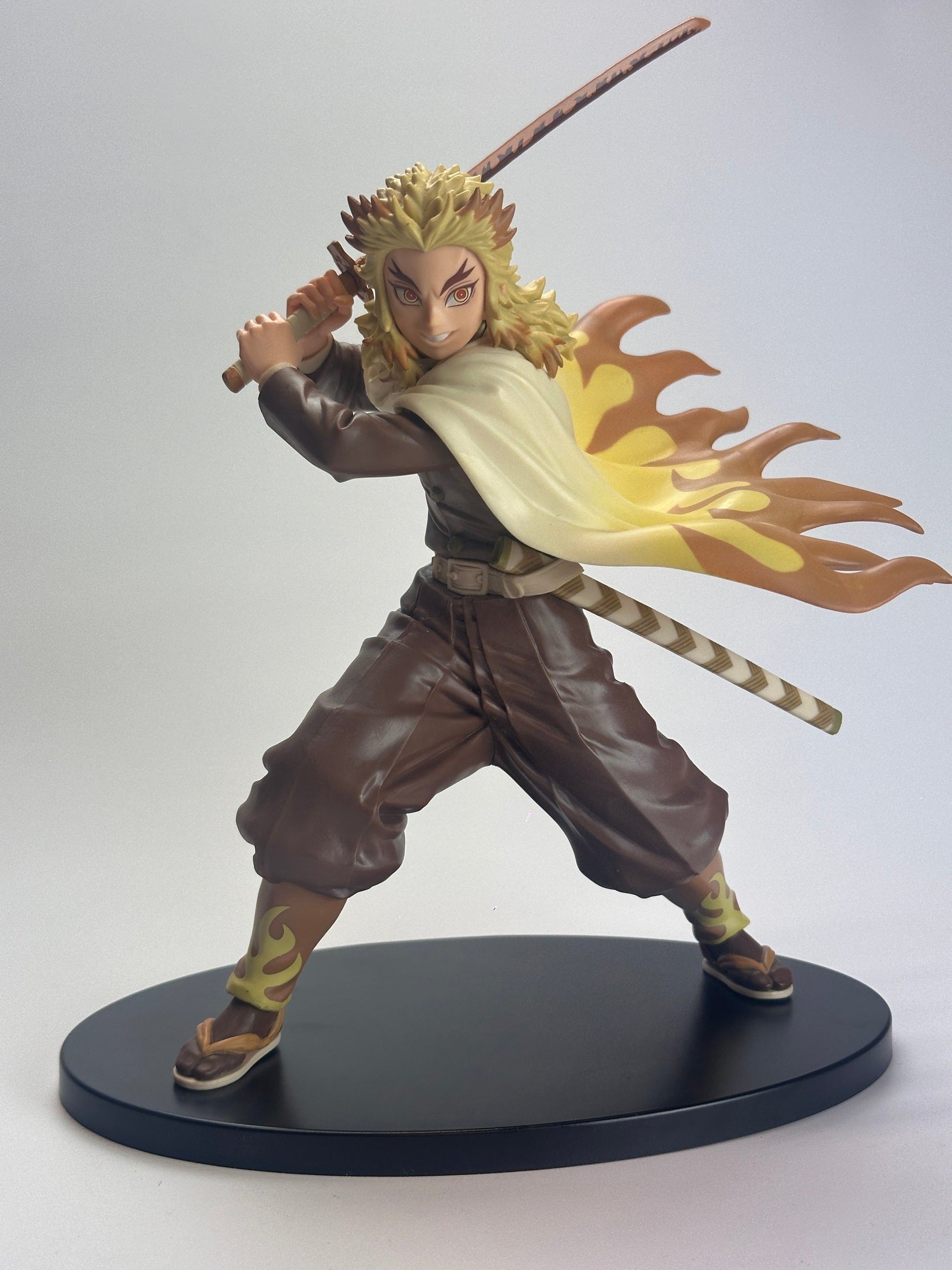 FIGURA KIMETSU NO YAIBA RENGOKU KIMETSU VIBRATION STARS VER. SEPIA MUY BUEN ESTADO Banpresto Otaku Village