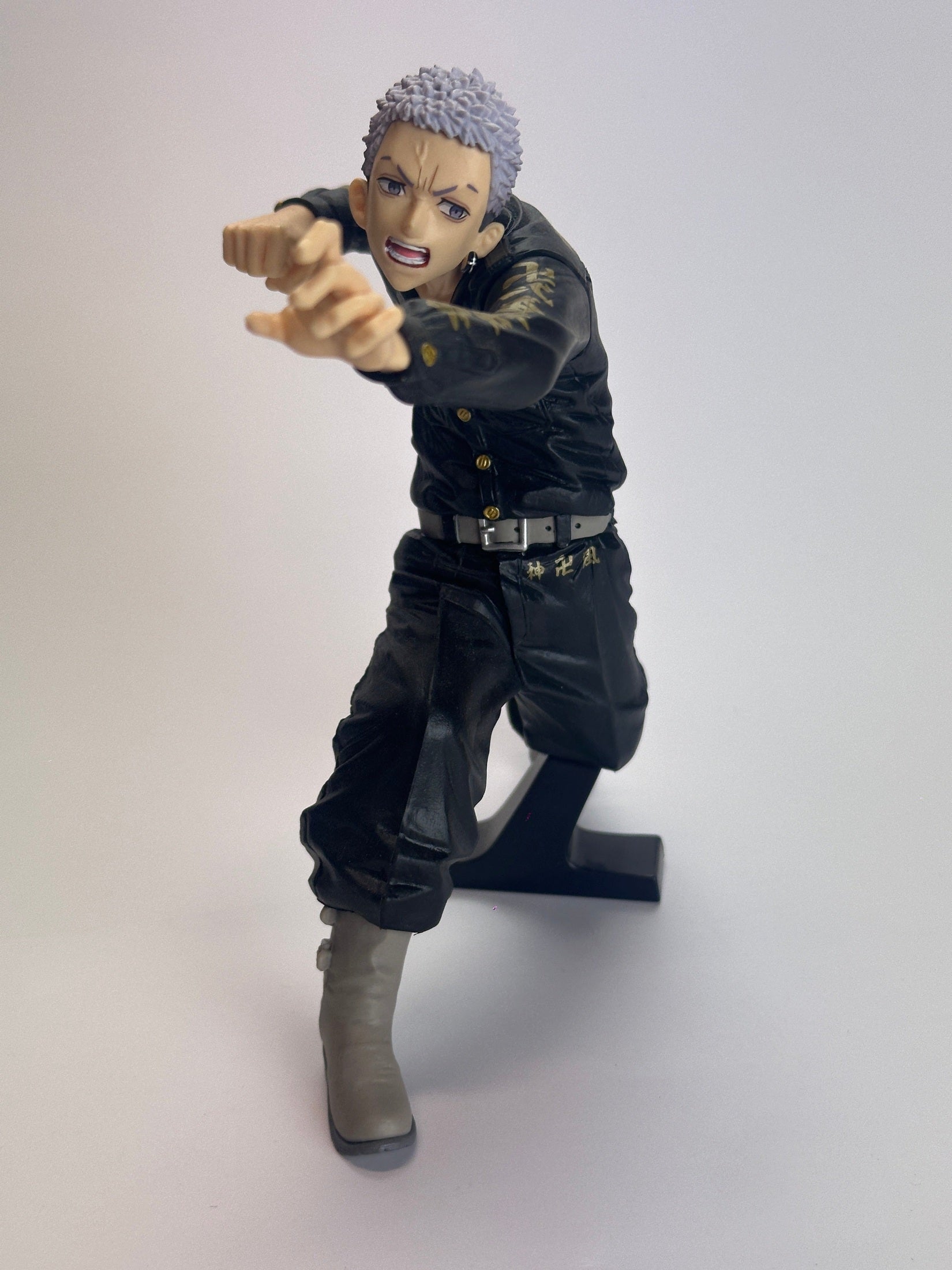 FIGURA TAKASHI MITSUYA TOKYO REVENGERS KING OF ARTIST MUY BUEN ESTADO Banpresto Otaku Village