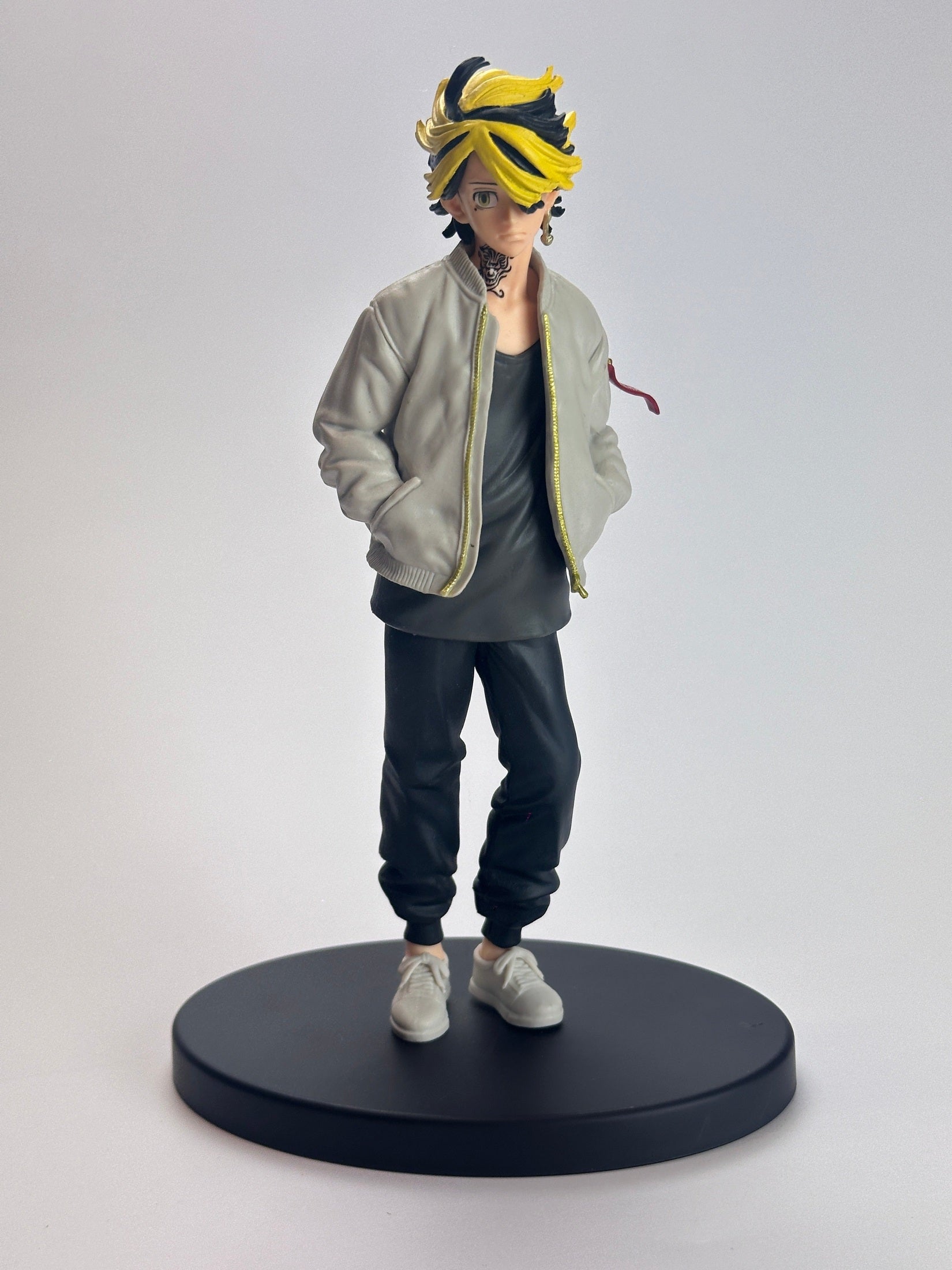 FIGURA TOKYO REVENGERS KAZUTORA HANEMIYA BANPRESTO MUY BUEN ESTADO Banpresto Otaku Village