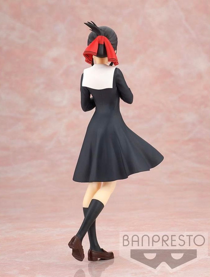 Figura Kaguya Shinomiya Kyunties de Banpresto, 18 cm, con uniforme escolar negro y lazo rojo.