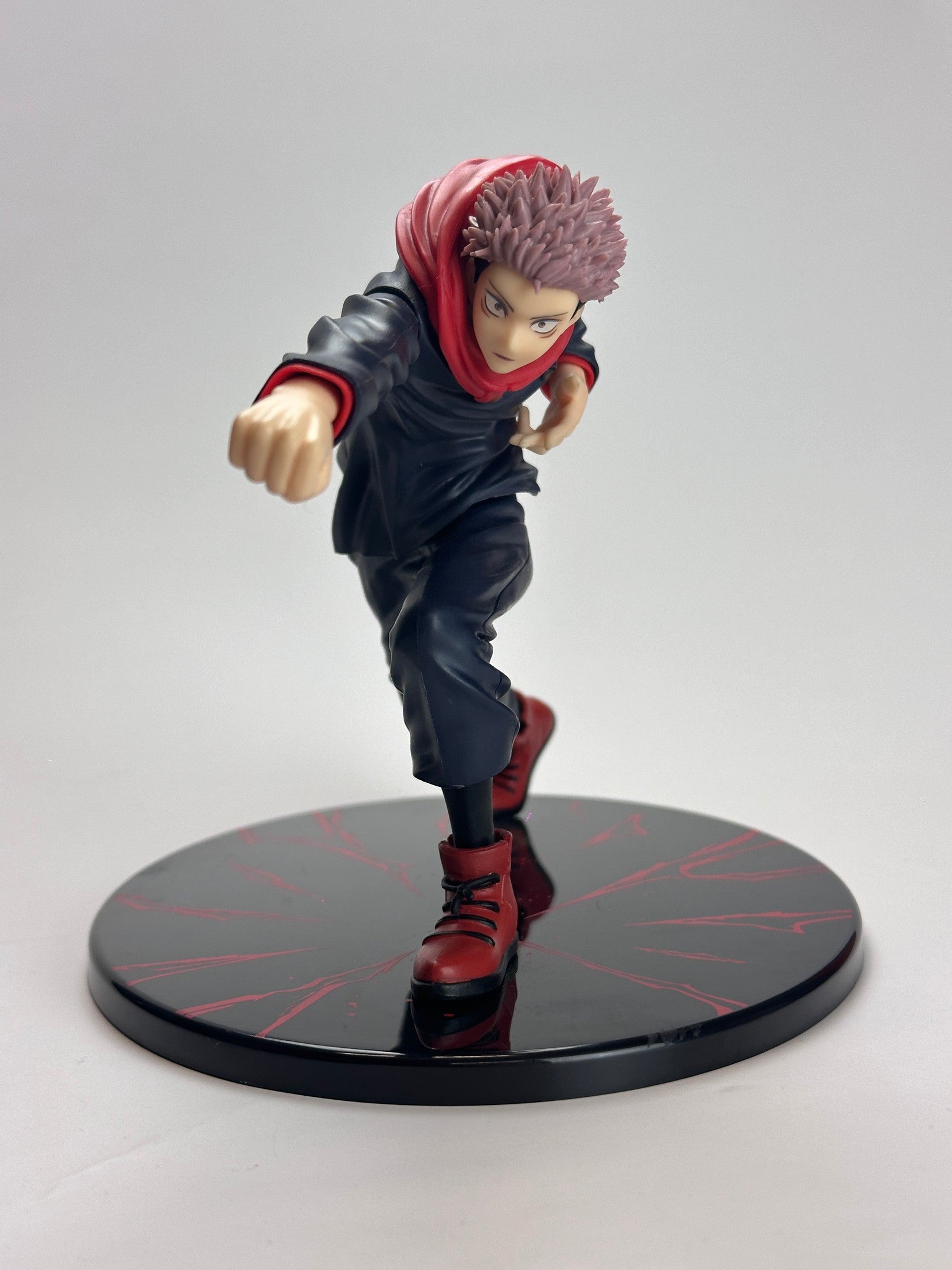 JUJUTSU KAISEN FIGURA YUJI ITADORI TAITO MUY BUEN ESTADO Taito Otaku Village