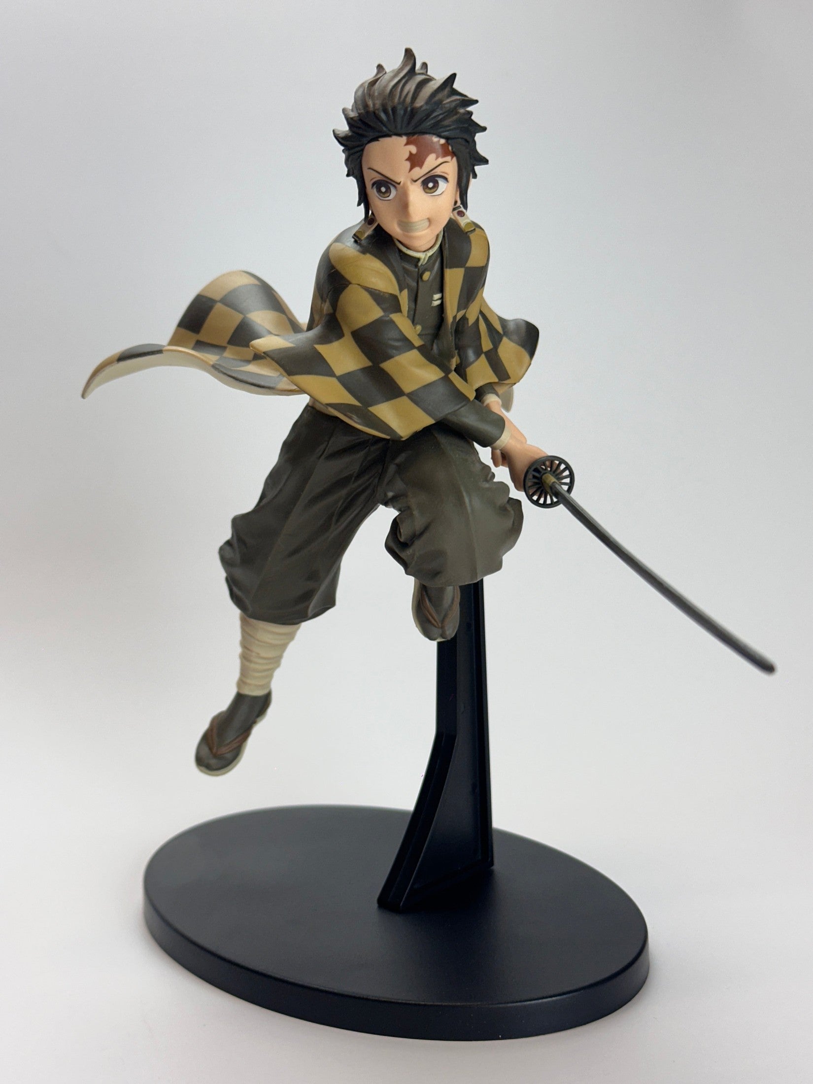 KIMETSU NO YAIBA TANJIRO KAMADO VIBRATION STARS NO SOULS VER. SEPIA BANPRESTO MUY BUEN ESTADO