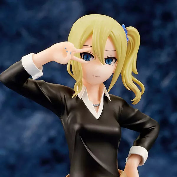Estatua de Ai Hayasaka de Kaguya-sama: Love Is War, 18 cm, con uniforme escolar negro y azul, haciendo un signo de paz.