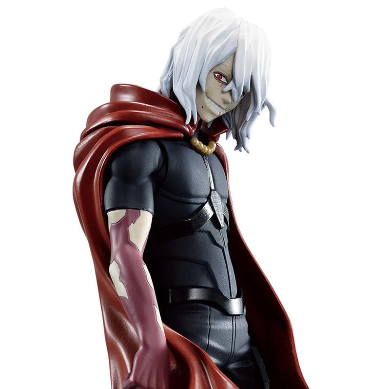 Estatua Banpresto DXF de Tomura Shigaraki de My Hero Academia, con cabello blanco, capa roja y traje oscuro.