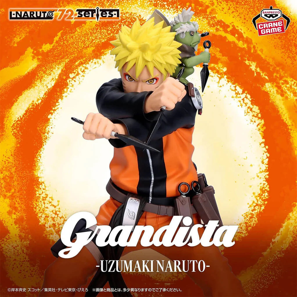 Estatua de Naruto Uzumaki en Modo Sabio, con Fukasaku en su hombro, vestimenta naranja y negra, sosteniendo kunais.