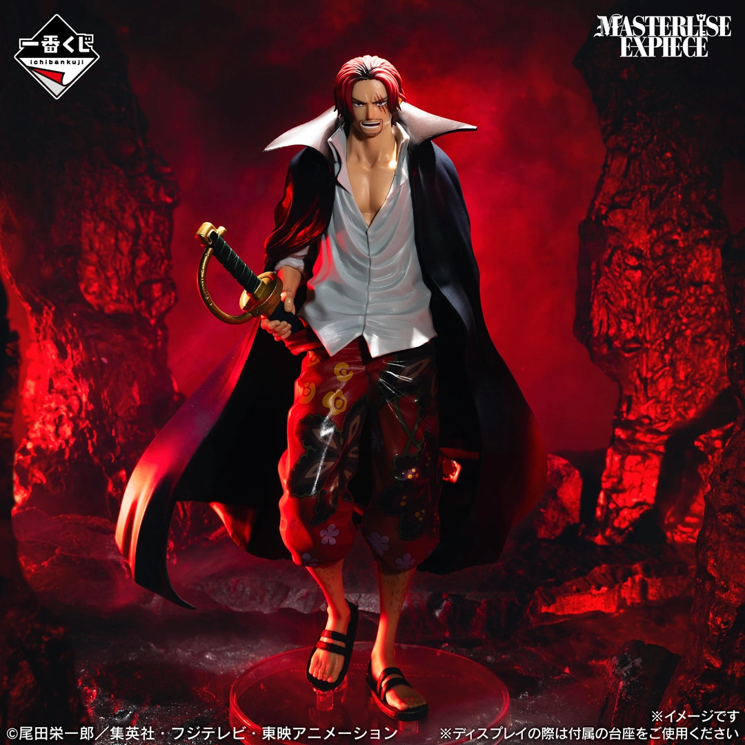 Estatua de Shanks de One Piece, 21 cm, con capa negra, camisa blanca, pantalones rojos y espada dorada.