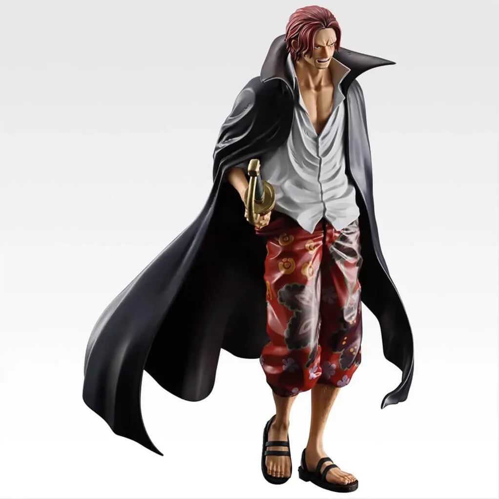 Figura de Shanks de One Piece, 21 cm, con capa negra, camisa blanca, pantalones rojos estampados y espada dorada.