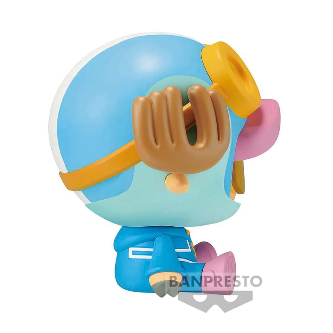 Figura Sofvimates de Tony Tony Chopper Egghead Ver. de 11 cm, con casco azul, gafas amarillas y cuernos marrones.