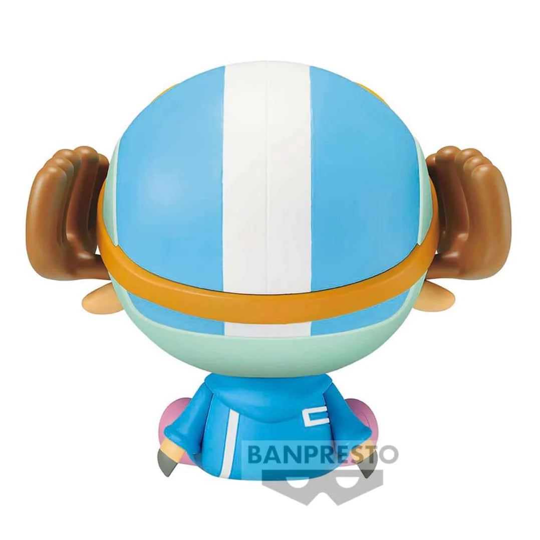 Estatua Sofvimates de Tony Tony Chopper (Egghead Ver.) de One Piece, 11 cm, con casco azul y blanco.