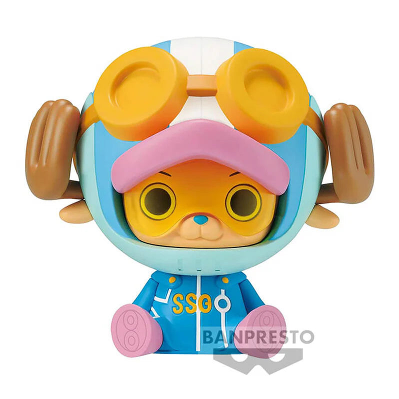 Estatua Sofvimates de Tony Tony Chopper Egghead Ver. de 11 cm, con traje azul, casco y gafas naranjas.