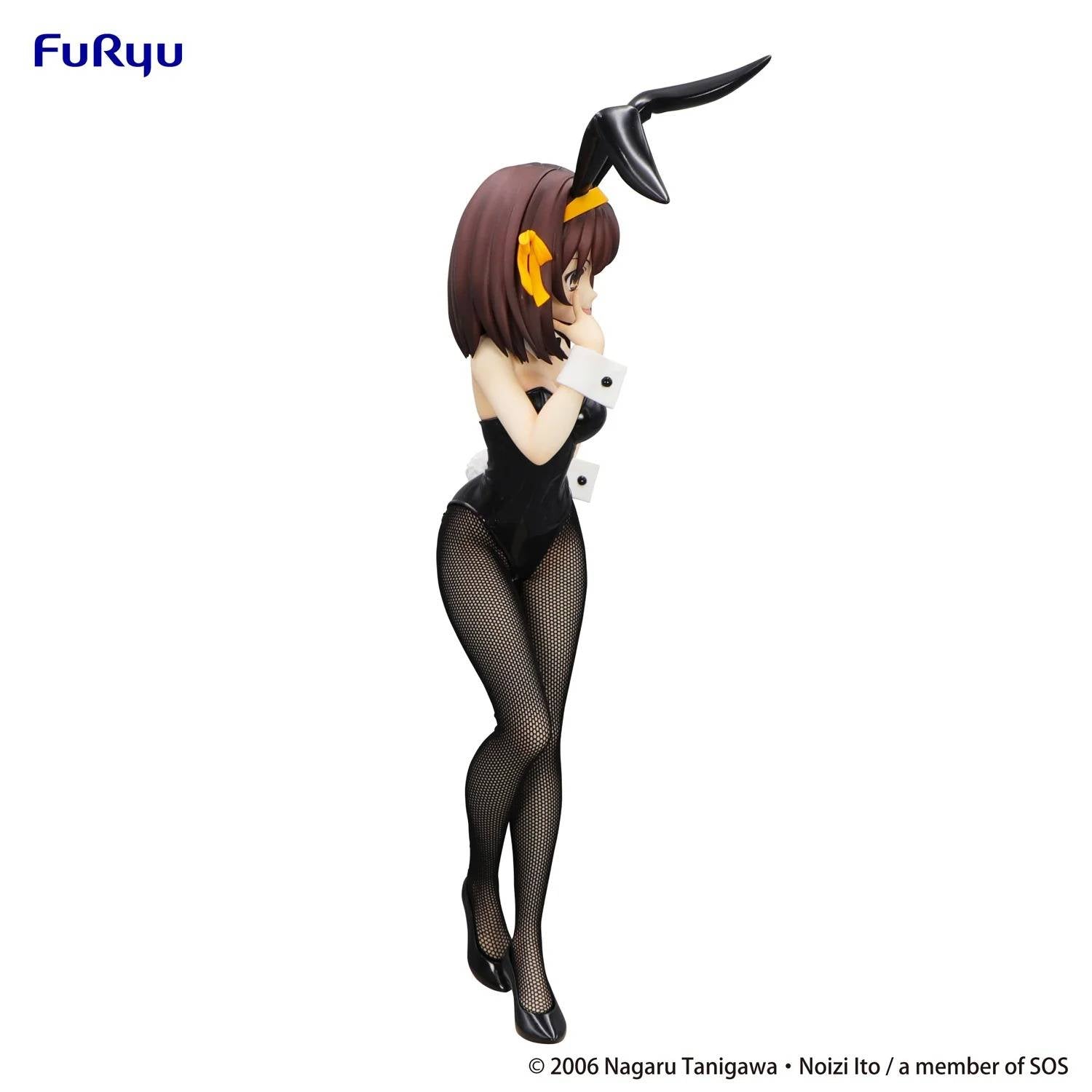 Estatua de Haruhi Suzumiya BiCute Bunnies de FuRyu, con traje de conejita negro brillante y medias de tela real.