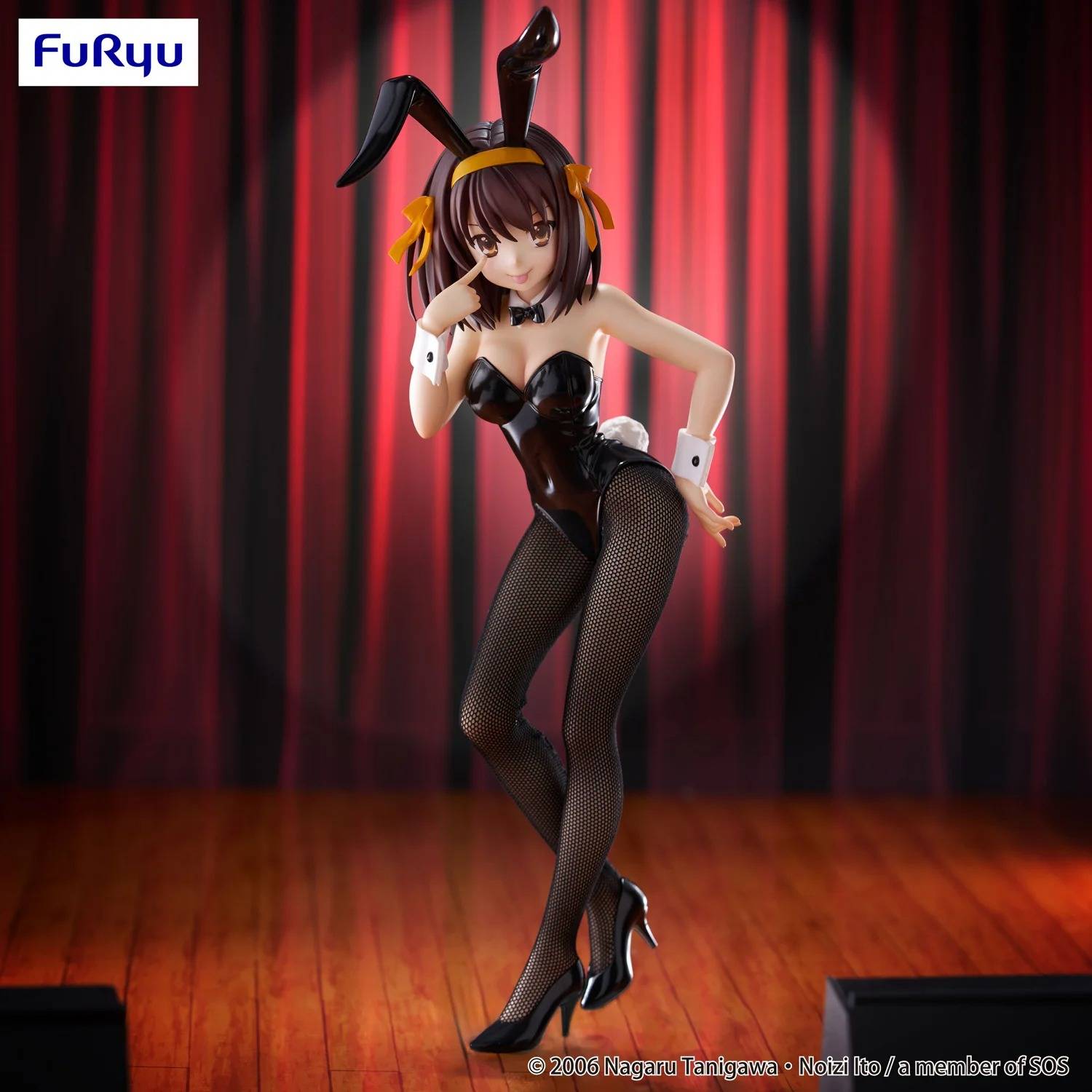 Estatua FuRyu de Haruhi Suzumiya en traje de conejita negro brillante con medias de red.