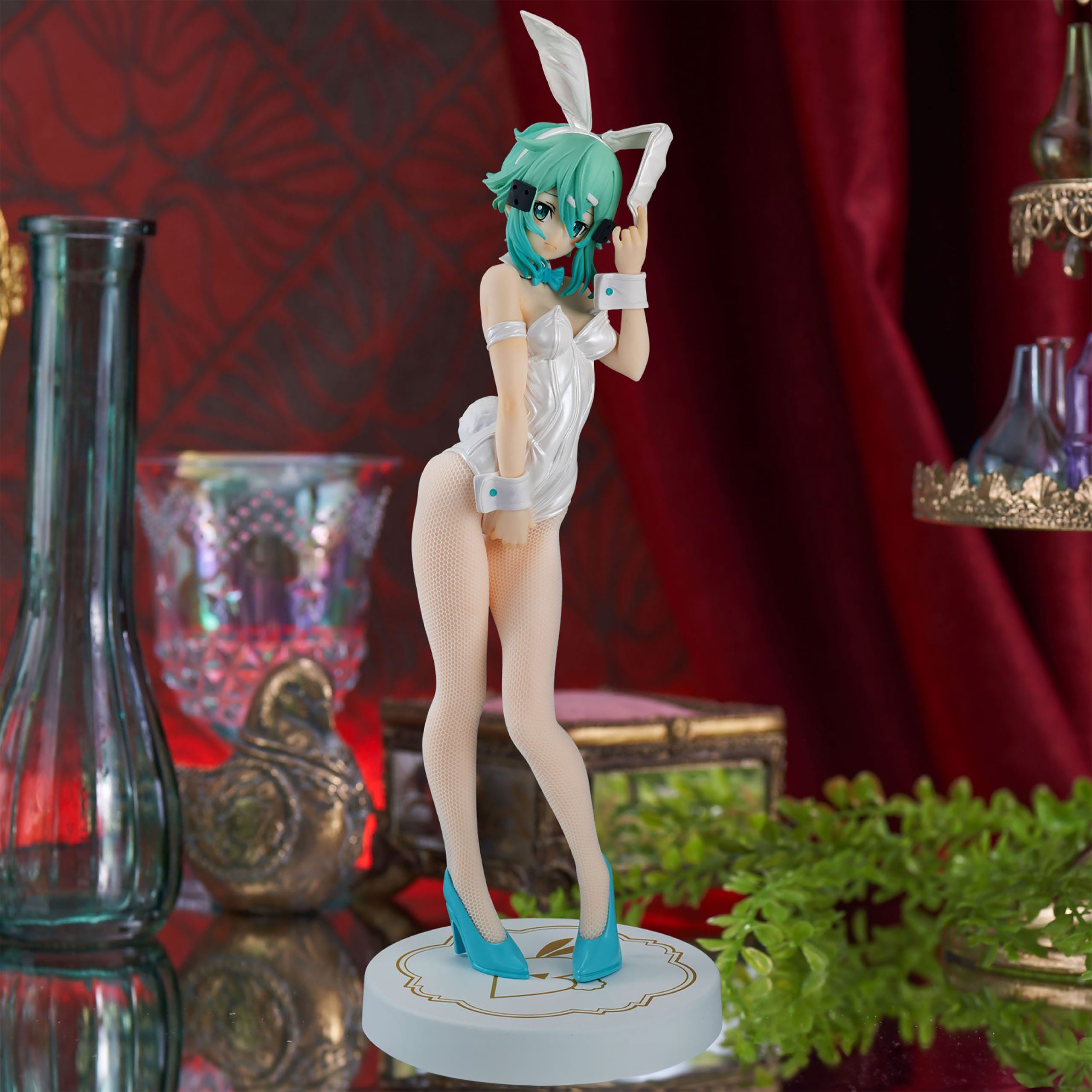 Figura de Sinon de Sword Art Online, 28 cm, con traje de conejita blanco perlado y medias de tela real.