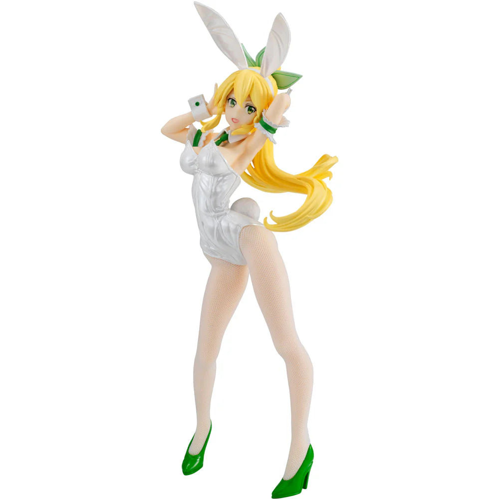 Estatua de Leafa de Sword Art Online con traje de conejita blanco perlado, medias de tela real y zapatos verdes.