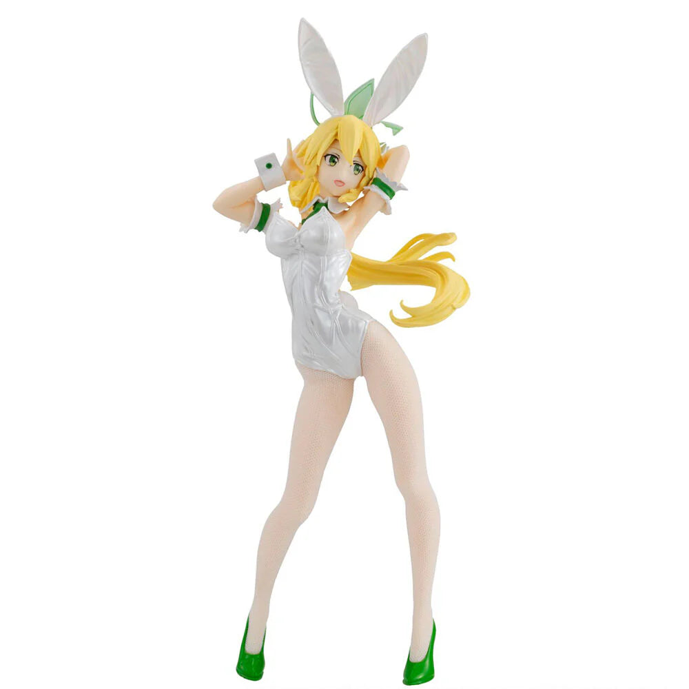 Estatua de Leafa de Sword Art Online en traje de conejita blanco perlado, medias de tela real y tacones verdes.