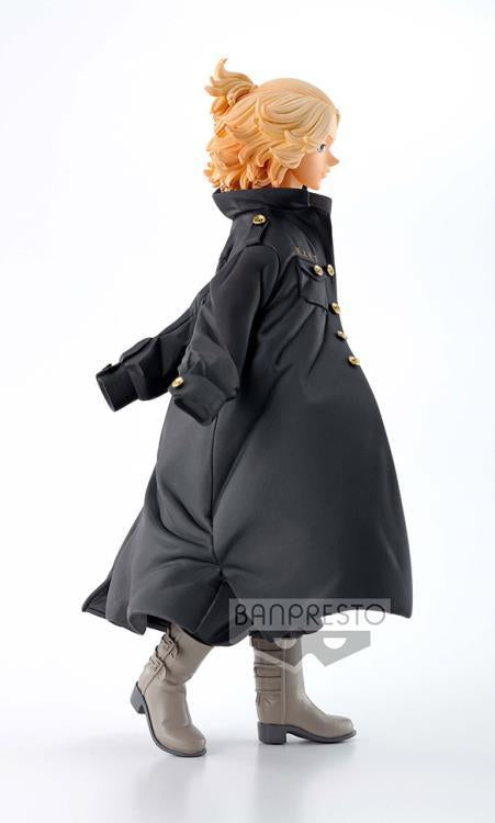 Estatua de Manjiro Sano "Mikey" de Tokyo Revengers, con abrigo negro y botas beige.