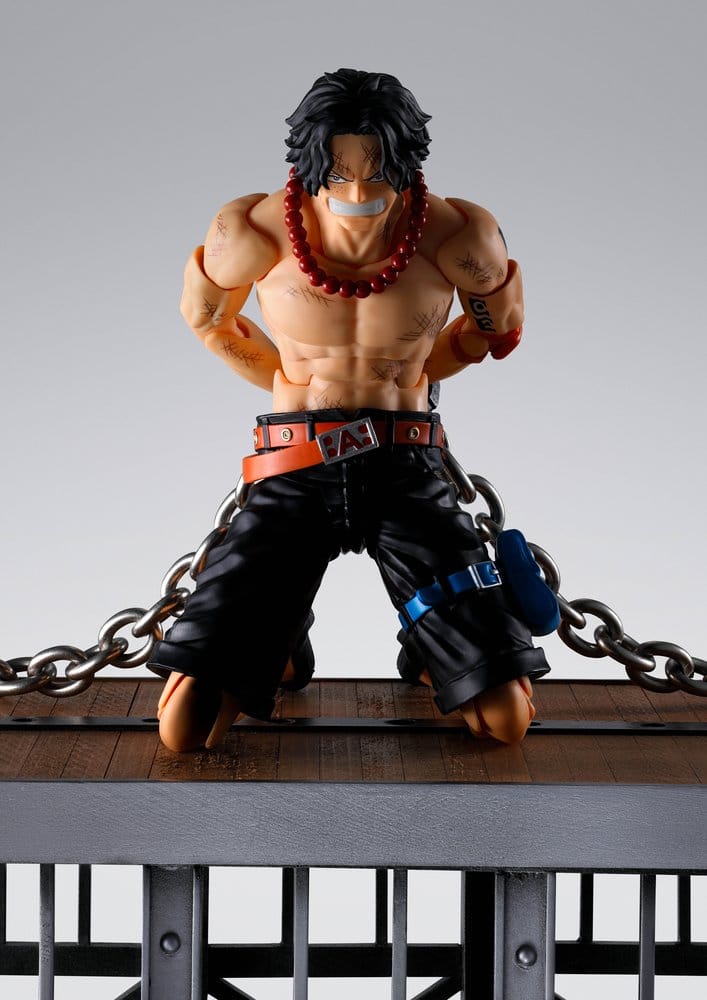 ONE PIECE FIGURA S.H. FIGUARTS PORTGAS D. ACE -MARINEFORD