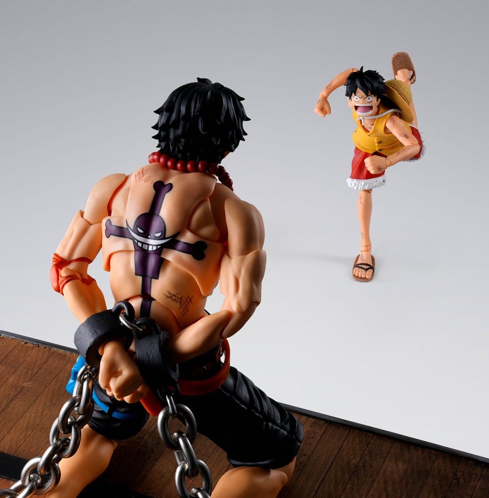 ONE PIECE FIGURA S.H. FIGUARTS PORTGAS D. ACE -MARINEFORD